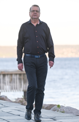 Tromsøforsker debuterer med diktsamling om livets oktoberlys