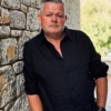 Debuterer med melankolsk lyrikk