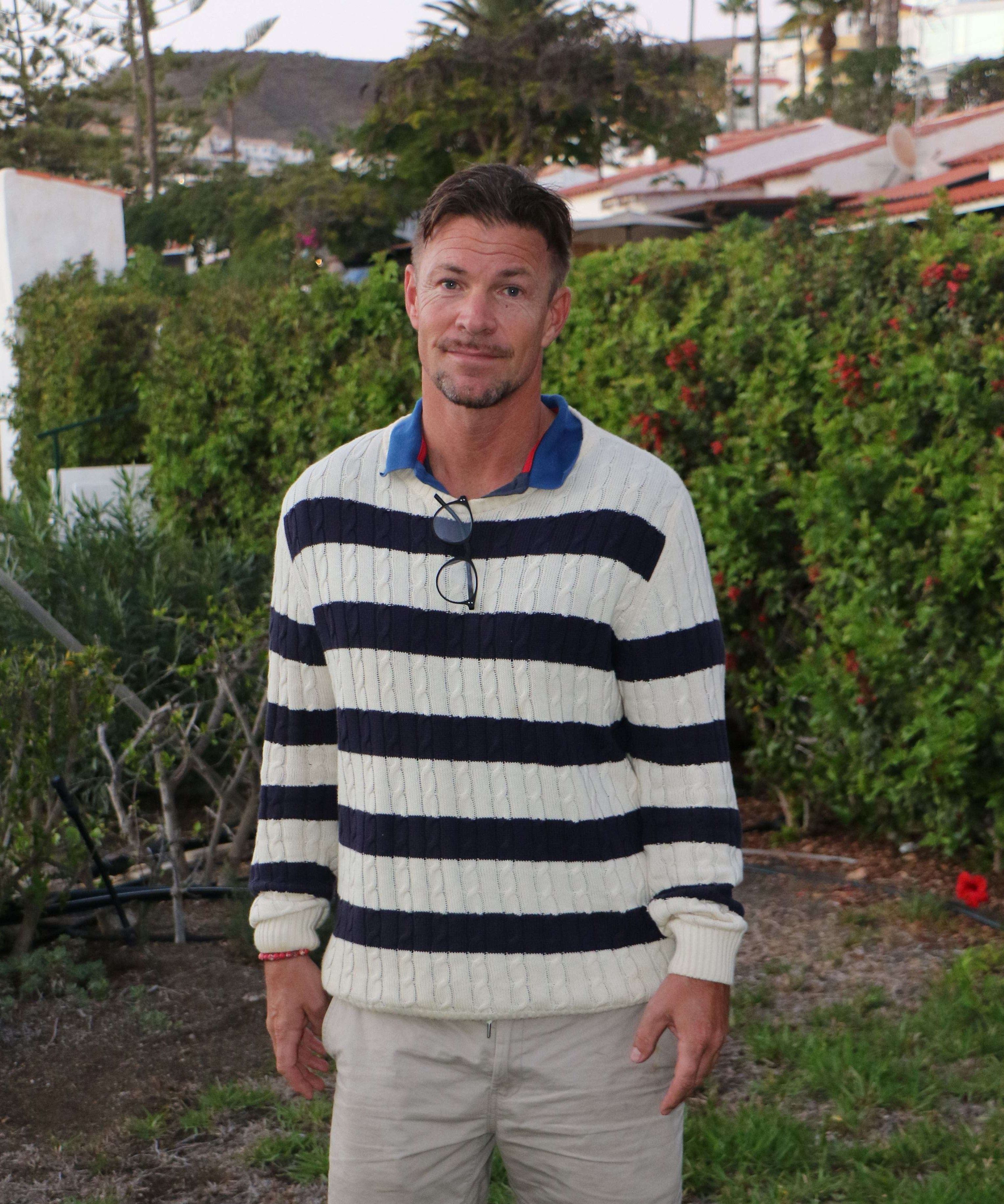 Skriver seg gjennom livets mørkeste timer